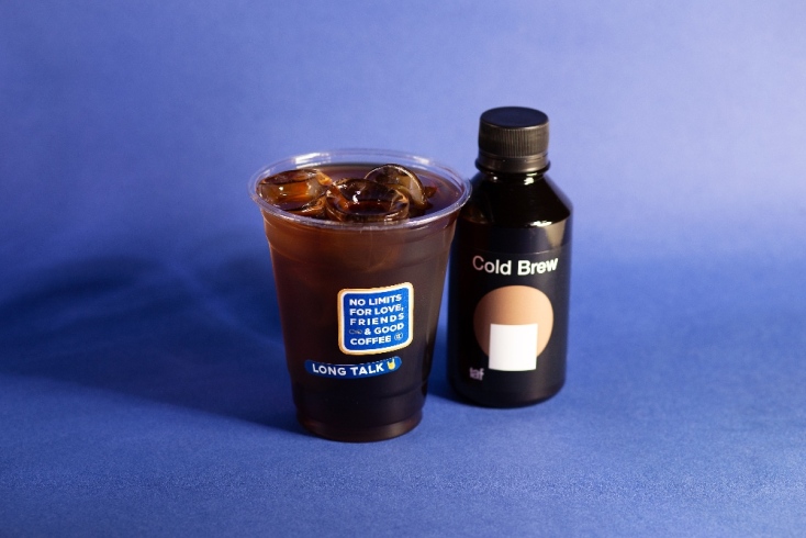 Πού θα βρεις κρύο latte με γεύση καρύδα και σοκολάτα στην Καλλιθέα