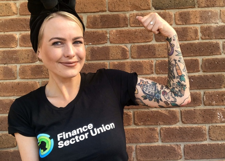 Η νεότερη βουλευτής της Αυστραλίας, Τζόρτζι Πέρσελ, καταγγέλλει «σεξιστική» επεξεργασία φωτογραφίας της από ειδησεογραφικό δίκτυο - Ο ρόλος του Photoshop. 