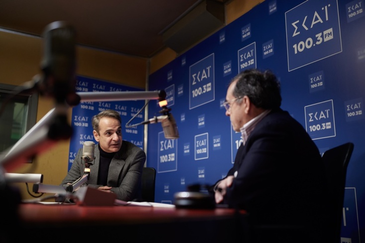 Ο Κυριάκος Μητσοτάκης στον ραδιοθάλαμο του ΣΚΑΪ