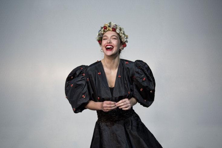 Η Κλέλια Ανδριολάτου ως Καικιλία στους "Δύο χέστηδες"