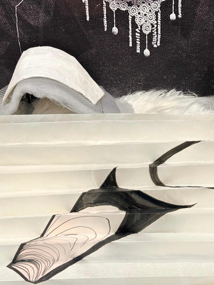 Σχέδιο της Σεβαστιάνας Κωνστάκη στη βιτρίνα του Σ.Ε.Ν.