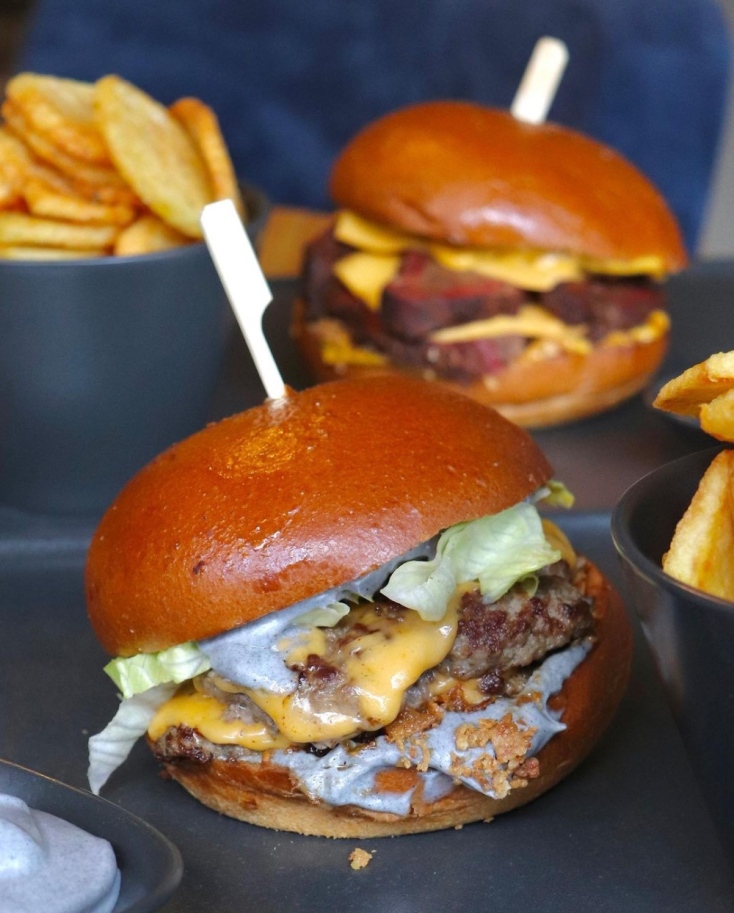 Το κατάστημα της Νέας Σμύρνης με τα χορταστικά και γευστικά μπέργκερ 