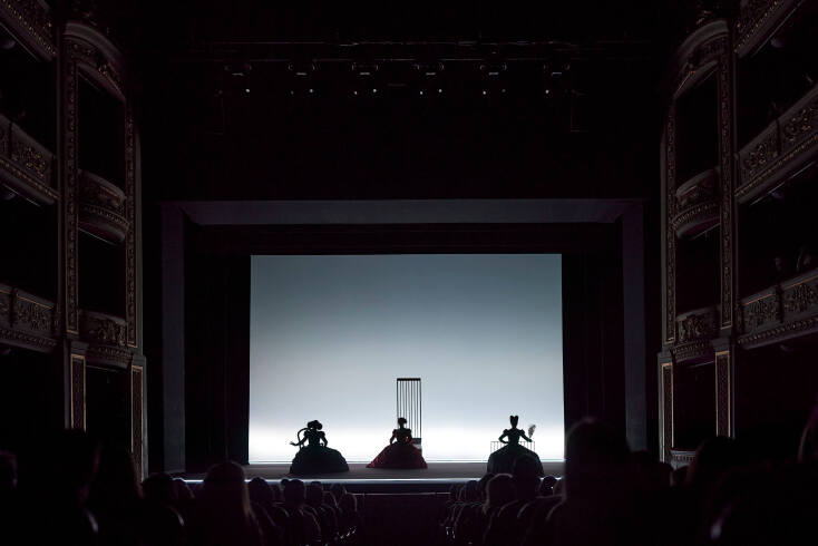 «Τρεις Ψηλές Γυναίκες»: Κυριάκος Μητσοτάκης και Μαρέβα Γκραμπόφσκι στο Δημοτικό Θέατρο Πειραιά - Παρακολούθησαν την παράσταση και μίλησαν με τους συντελεστές. 