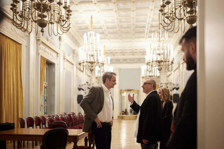 «Τρεις Ψηλές Γυναίκες»: Κυριάκος Μητσοτάκης και Μαρέβα Γκραμπόφσκι στο Δημοτικό Θέατρο Πειραιά - Παρακολούθησαν την παράσταση και μίλησαν με τους συντελεστές. 