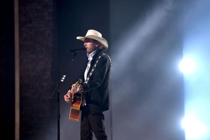 Τόμπι Κιθ: Πέθανε σε ηλικία 62 ετών από καρκίνο στο στομάχι ο σταρ της κάντρι μουσικής - Πούλησε πάνω από 40 εκατομμύρια δίσκους στην καριέρα του. 