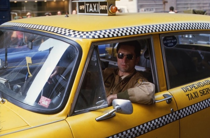 Σαν σήμερα 8 Φεβρουαρίου: Το 1976 η πρώτη προβολή της ταινίας «Ο ταξιτζής» του Μάρτιν Σκορσέζε - Φιλμ ορόσημο και ρεσιτάλ υποκριτικής από τον Ρόμπερτ Ντε Νίρο.