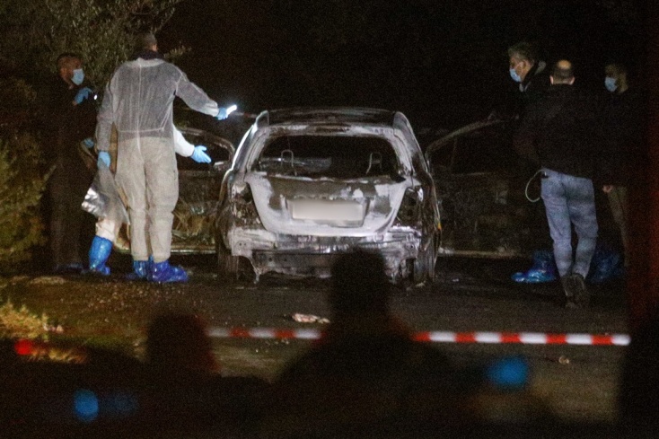 Οι αρχές στο σημείο της δολοφονίας του επιχειρηματία Χρήστου Γιαλιά στη Μάνδρα