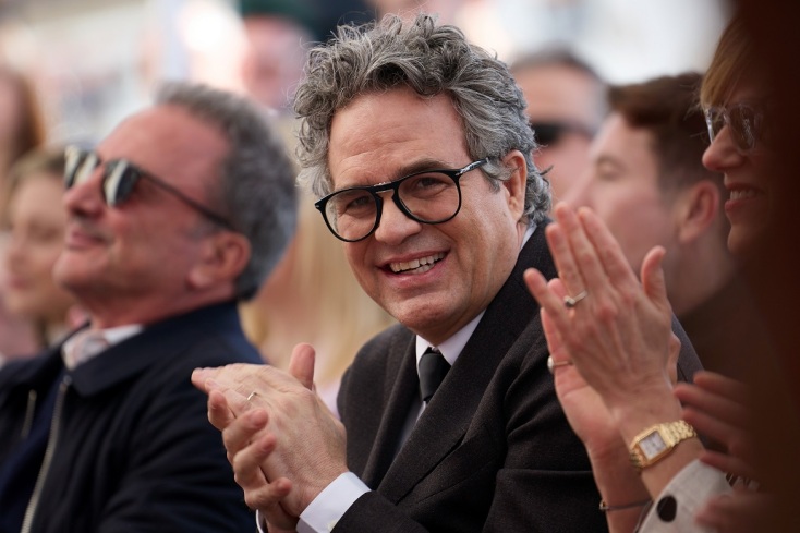 Μαρκ Ράφαλο: Απέκτησε αστέρι στη Λεωφόρο της Δόξας - Διεκδικεί Όσκαρ  για την ερμηνεία του στο «Poor Things» του Γιώργου Λάνθιμου.