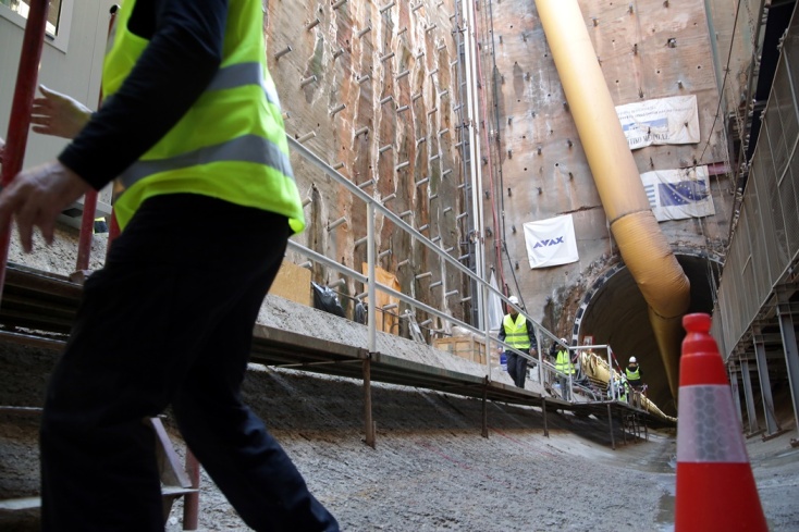 Στιγμιότυπο από τις εργασίες για τη διάνοιξη σήραγγας στο πλαίσιο των έργων για τη γραμμή 4 «Άλσος βεΐκου - Γουδή» του μετρό