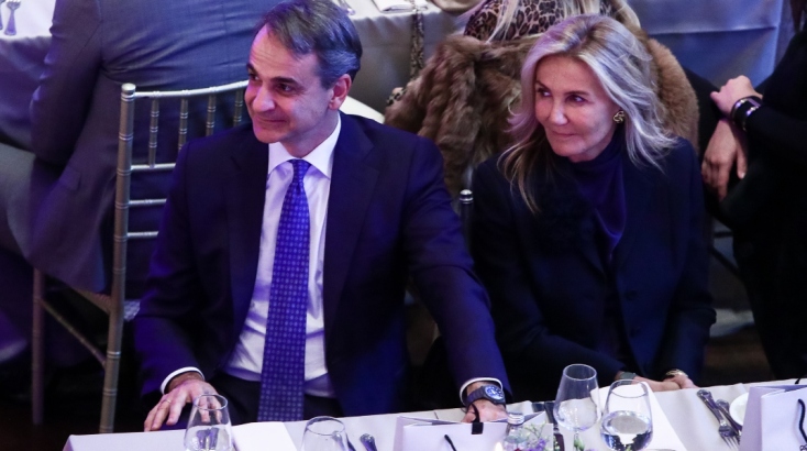 Ο Ρεχάγκελ βραβεύτηκε από τον Μητσοτάκη για την προσφορά του στο ελληνικό ποδόσφαιρο