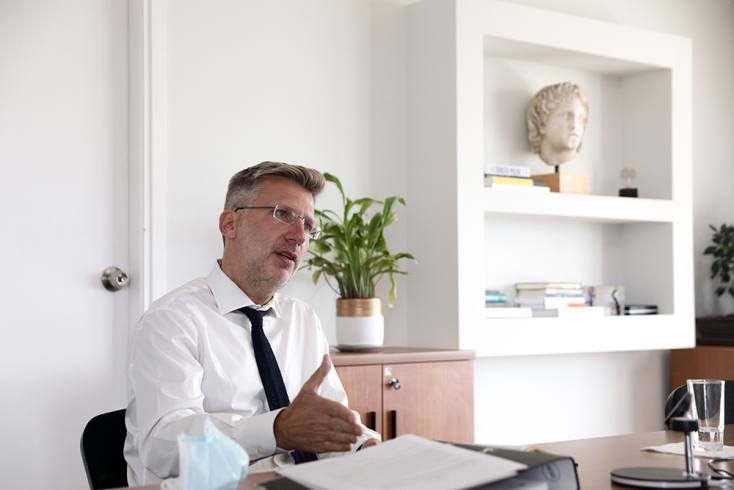 Άκης Σκέρτσος: Συνέντευξη με τον Υπουργό Επικρατείας με αφορμή το νομοσχέδιο για τα ομόφυλα ζευγάρια