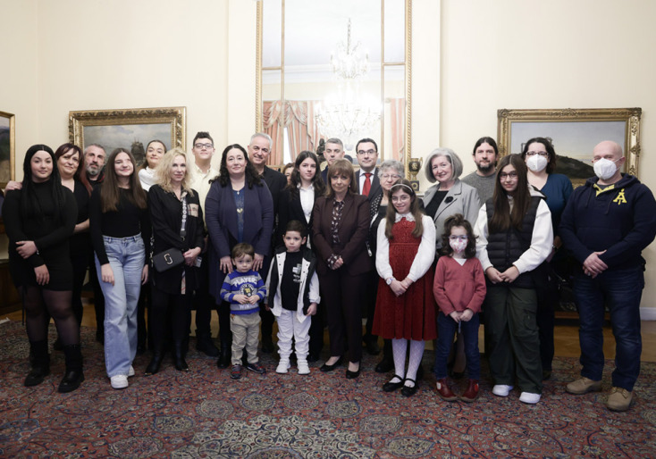 Η Πρόεδρος της Δημοκρατίας Κατερίνα Σακελλαροπούλου δέχεται παιδιά από τη Φλόγα που νίκησαν τον καρκίνο