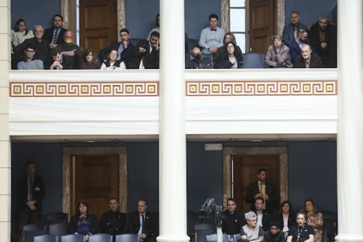 Στα θεωρεία της Βουλής Καπουτζίδης, Σεργουλόπουλος