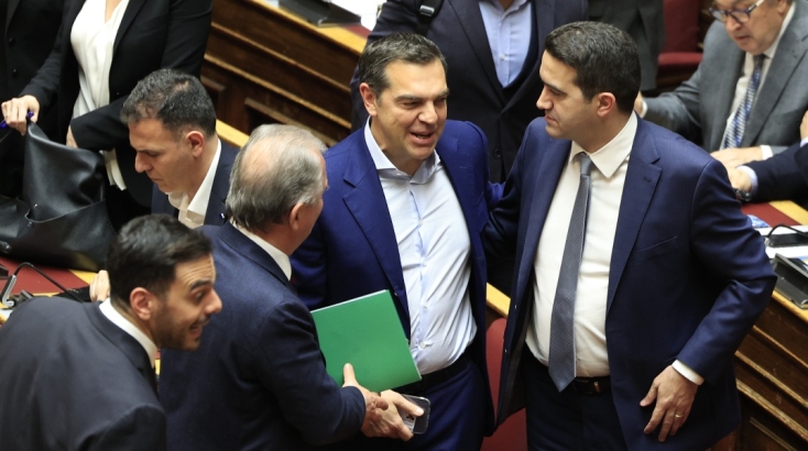 Ο Αλέξης Τσίπρας ψήφισε και αποχώρησε από την αίθουσα