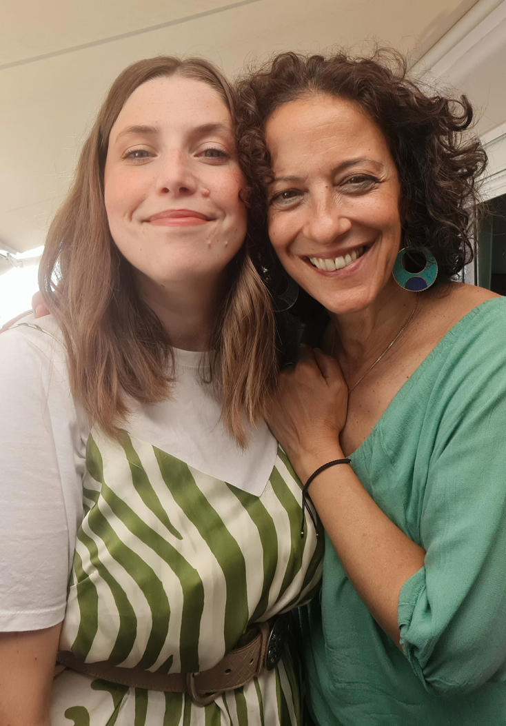 Balcony Stories: Η Αθηνά Τσαγκαράκη με τη Βικτωρία Γιαννάκη