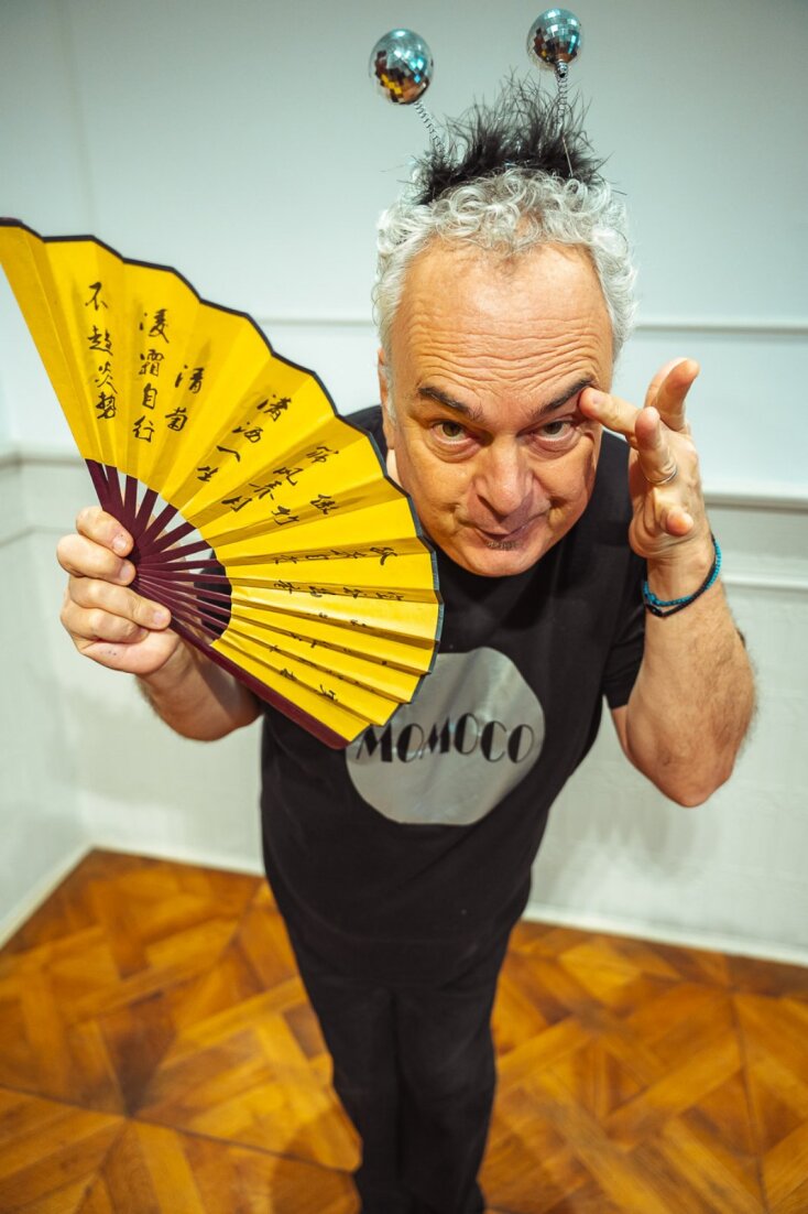 Θεσσαλονίκη: Τρεις επετειακές συναυλίες για τα 30 χρόνια των Monie & Monie Conniente - Ο Διογένης Δασκάλου μιλά για την πορεία του σχήματος.