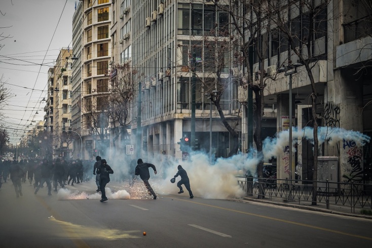 ΕΛ.ΑΣ.: Στις 8 ανήλθαν οι συλλήψεις και στις 15 οι προσαγωγές από τα επεισόδια στις συγκεντρώσεις στην Αθήνα - Τραυματίστηκαν δύο αστυνομικοί