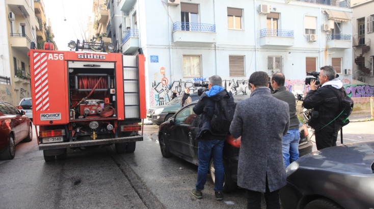 Εξάρχεια: Μπαράζ εμπρησμών σε αυτοκίνητα και κάδους