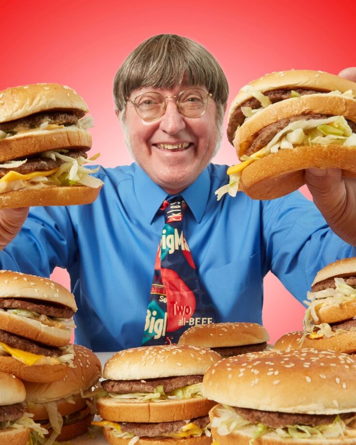 70χρονος Αμερικανός επέκτεινε το ρεκόρ για τα περισσότερα Big Mac που καταναλώθηκαν ποτέ - Έχει φάει περισσότερα από 34.000.