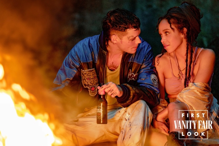 The Crow: Οι πρώτες φωτογραφίες από το reboot της ταινίας με τους Bill Skarsgård και FKA Twigs - Τι δηλώνει ο σκηνοθέτης Rupert Sanders