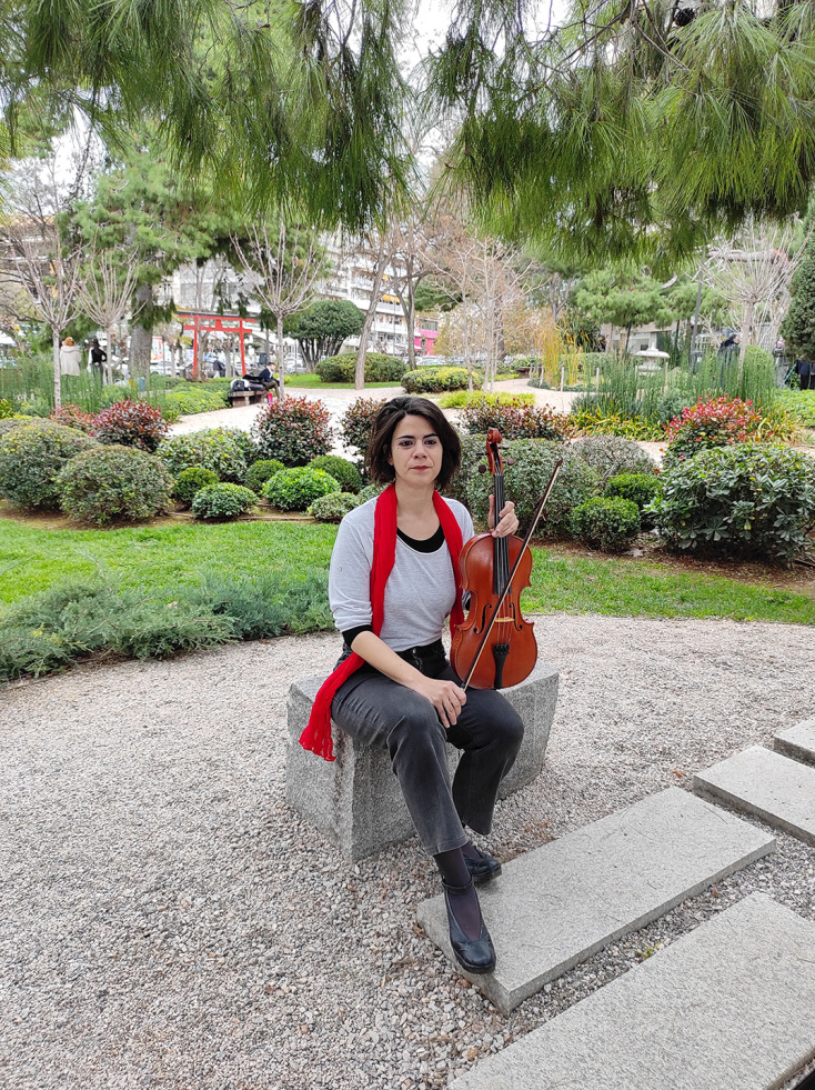 «Μια Γέφυρα Μουσικής Πάνω από τη Συγγρού, vol.9»: Η μουσικός Ελευθερία Τόγια μιλάει για τη συμμετοχή της στην εκδήλωση