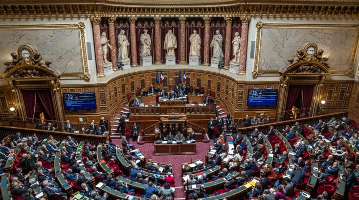 Γαλλία: H πρώτη χώρα που συμπεριλαμβάνει το δικαίωμα στην άμβλωση στο Σύνταγμά της