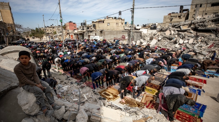 Παλαιστίνιοι πρόσφυγε προσεύχονται 