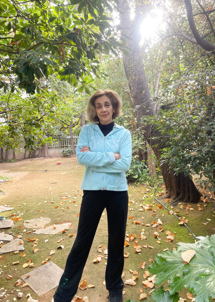 Η Μανίνα Ζουμπουλάκη από το μπαλκόνι της