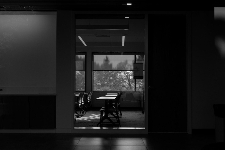 Paul Auster, «Αιματοβαμμένο έθνος»: Για τη λατρεία των Αμερικανών στα όπλα