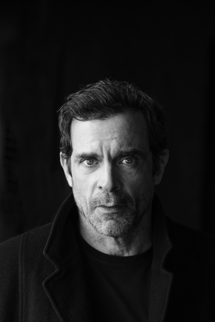 Ο Κωνσταντίνος Μαρκουλάκης πρωταγωνιστεί στην παράσταση «Η αγαπημένη του κυρίου Λιν» στο ΚΘΒΕ