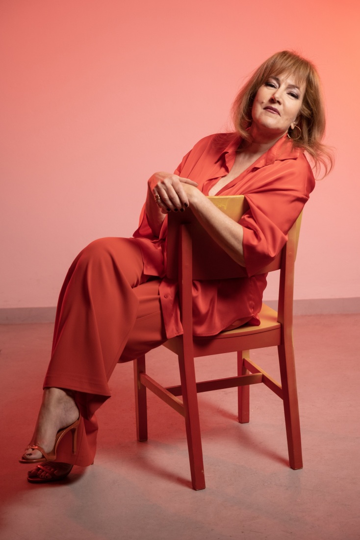 Έλλη Πασπαλά: Η τραγουδίστρια μιλάει στην Athens Voice για τις νέες ζωντανές εμφανίσεις της στο θέατρο Άλσος, τη μουσική και το ελληνικό τραγούδι.