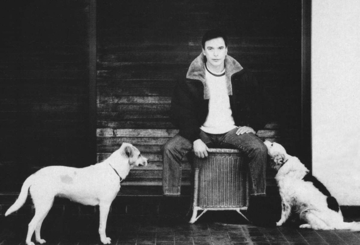 O Γιώργος Μαρίνος με τα αγαπημένα του σκυλιά