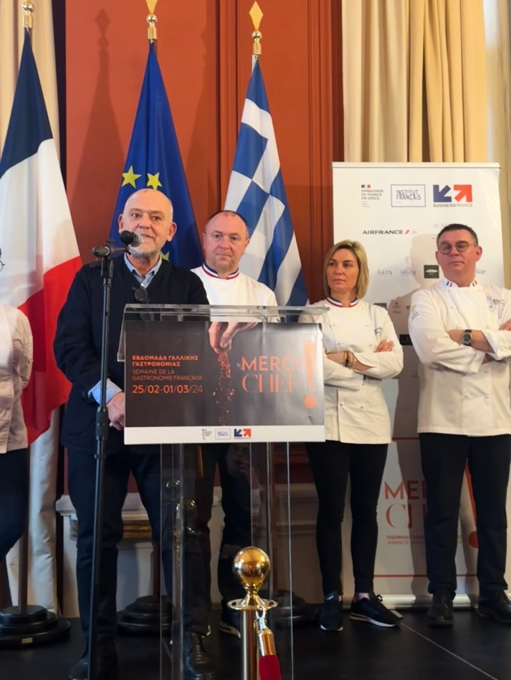 Στέλιος Παρλιάρος 