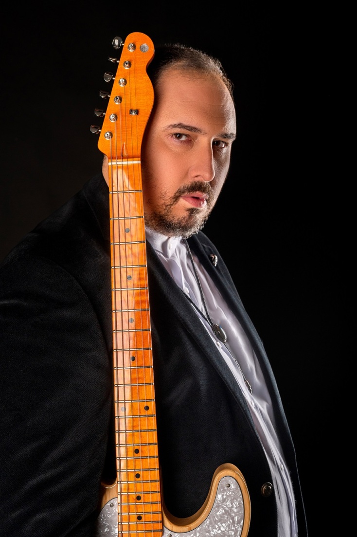 Τάσος Σκούρας: Ο κιθαρίστας που θα εκπροσωπήσει την Ελλάδα στο European Blues Challenge