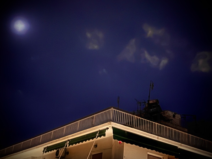 Ο Γιώργος Φλωράκης αποχαιρετά τον συγγραφέα και δημοσιογράφο Δημήτρη Φύσσα.