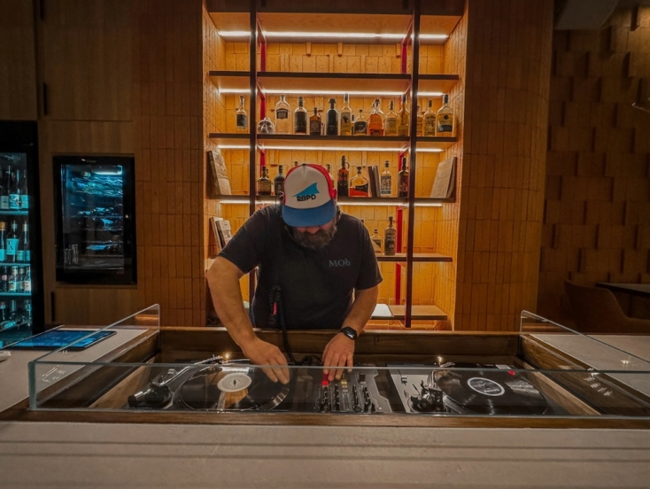  Κόκκινη Σβούρα: Νέο κεφάλαιο γαστρονομίας για το γνωστό και αγαπημένο στέκι του Χαλανδρίου 