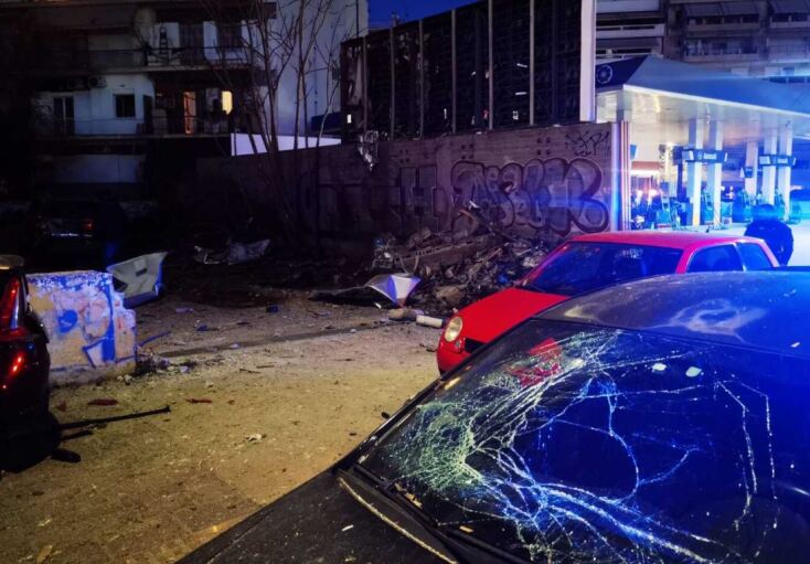 Μεγάλη έκρηξη στον Πειραιά σε πρατήριο υγρών καυσίμων