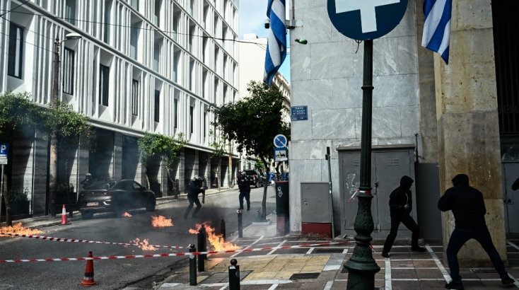 Επεισόδια με χημικά στο πανεκπαιδευτικό συλλαλητήριο στη Σταδίου