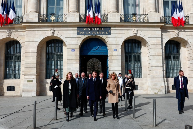 Παγκόσμια Ημέρα της Γυναίκας - Γαλλία: Ο πρόεδρος Εμανουέλ Μακρόν θέλει να εγγράψει την άμβλωση στον Χάρτη Θεμελιωδών Δικαιωμάτων της ΕΕ.