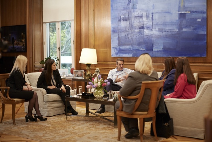 Παγκόσμια Ημέρα της Γυναίκας: Συνάντηση του πρωθυπουργού Κυριάκου Μητσοτάκη με πέντε γυναίκες στο Μέγαρο Μαξίμου - Τι συζητήθηκε.   