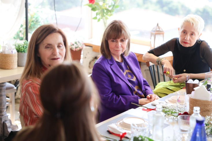 Κατερίνα Σακελλαροπούλου: Συνάντηση της ΠτΔ με έξι γυναίκες από την κοινωνία των πολιτών, με την ευκαιρία της Παγκόσμιας Ημέρας της Γυναίκας.