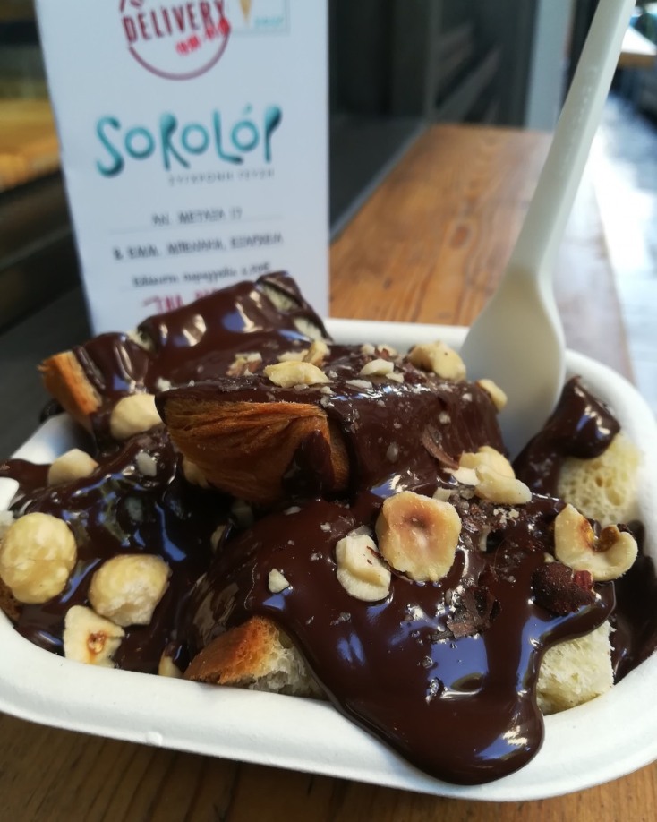 Πού θα φας τσουρέκι με παγωτό και σοκολάτα αργά το βράδυ