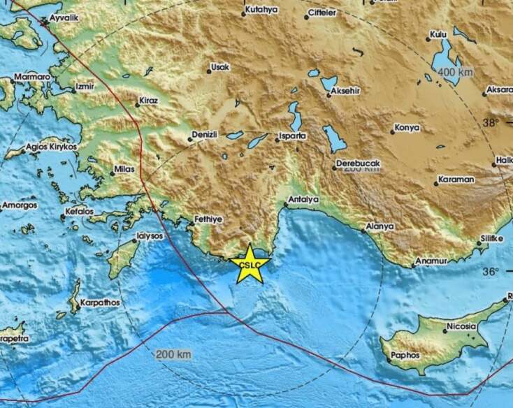 Αστέρι που δείχνει την περιοχή όπου σημειώθηκε ισχυρή δόνηση στην Τουρκία πάνω στον χάρτη της χώρας
