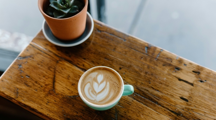 Flat white καφέ: Το ρόφημα που γιορτάζει το doodle της google