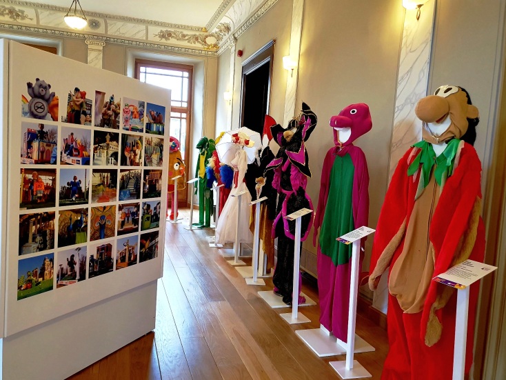 Στιγμιότυπο από την έκθεση με στολές από το Καρναβάλι της Ξάνθης