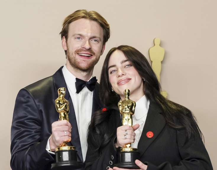 Κόκκινες κονκάρδες για την κατάπαυση πυρός στη Γάζα στα Όσκαρ 2024