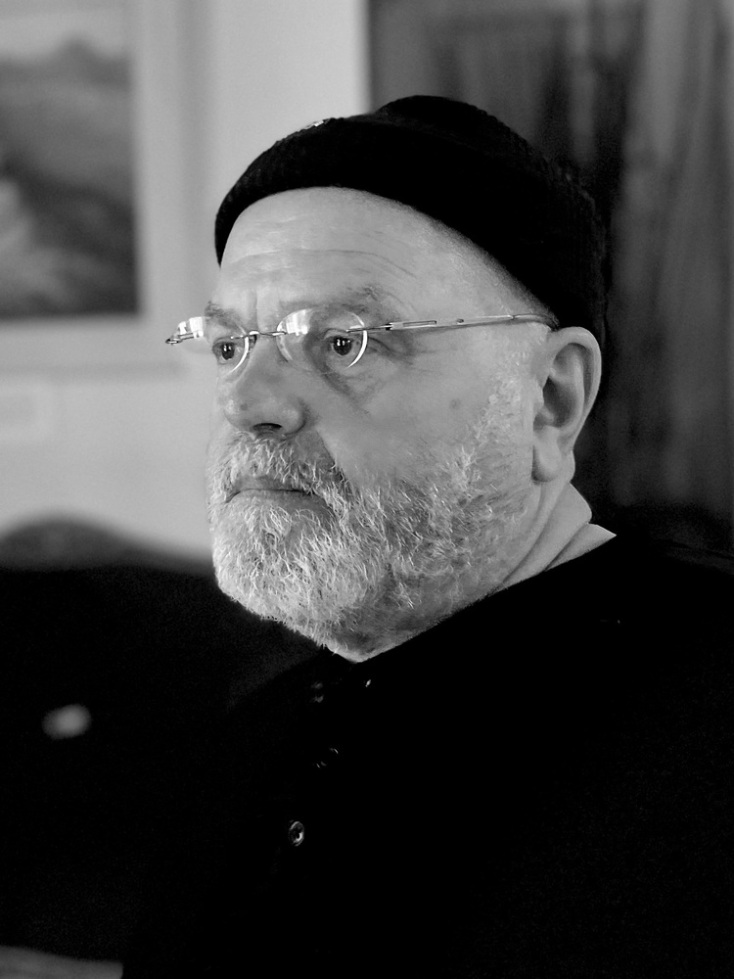 Συνέντευξη με τον Ιωσήφ Βιβιλάκη, εμπνευστή και δημιουργό της φιλολογικής-θεατρικής ομάδας Οθόνιον, με αφορμή το ανέβασμα του έργου “Η Θυσία του Ιεφθάε” του Καισάριου Δαπόντε του 18ου αιώνα, μέσα από την τέχνη του θεάτρου σκιών. 