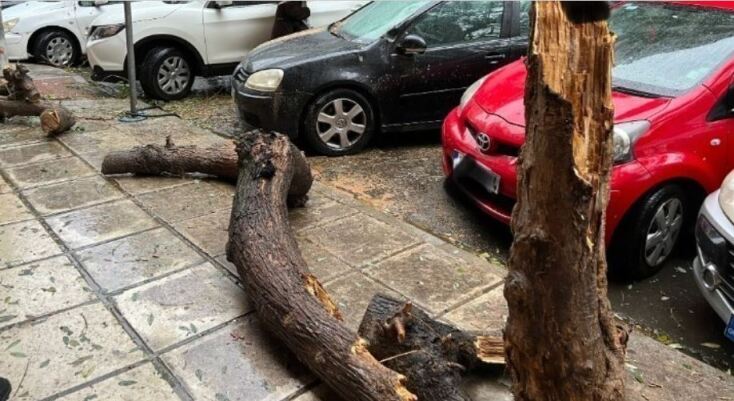 Ανεμοστρόβιλος «χτύπησε» τα ξημερώματα το Μεσολόγγι