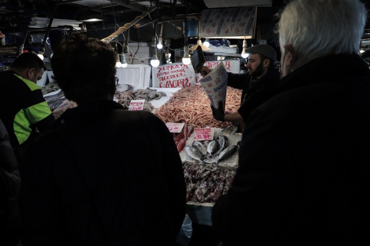 Πολίτες για θαλασσινά ενόψει σαρακοστής στη Βαρβάκειο