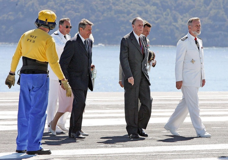 Γαλλία: Ο ναύαρχος Φιλίπ ντε Γκωλ, γιος του στρατηγού Σαρλ ντε Γκωλ, πέθανε σε ηλικία 102 ετών - Η πλούσια στρατιωτική καριέρα του. 